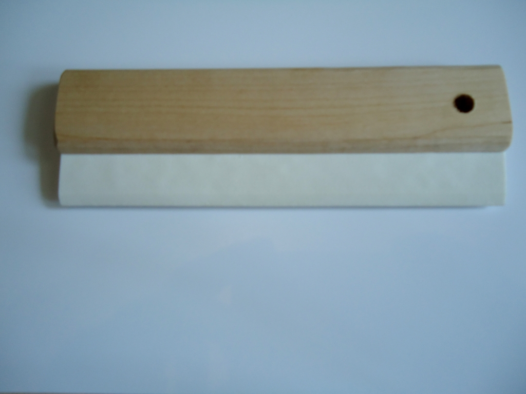 Шпатель резиновый с деревянной ручкой для затирки