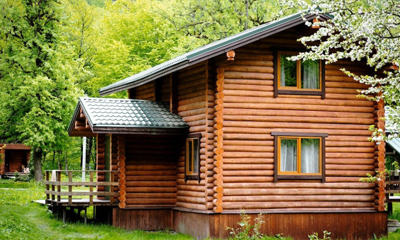 Хотите, чтобы Ваш деревянный дом как можно дольше радовал Вас своим внешним видом и выглядел "как новенький"?